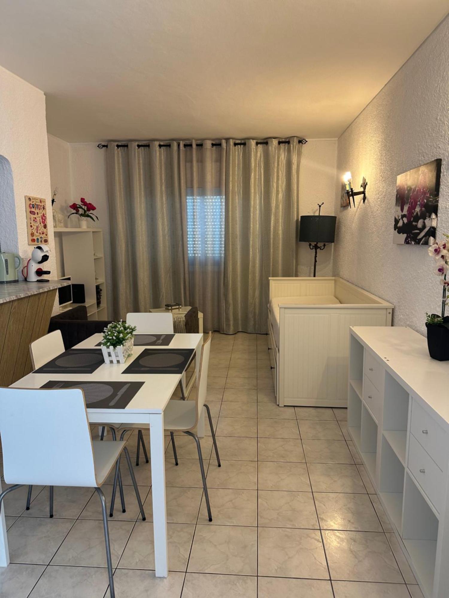 Quarteira Home Beach Ferias Tranquilas A 1Km Da Praia Totalmente Renovado Luaran gambar