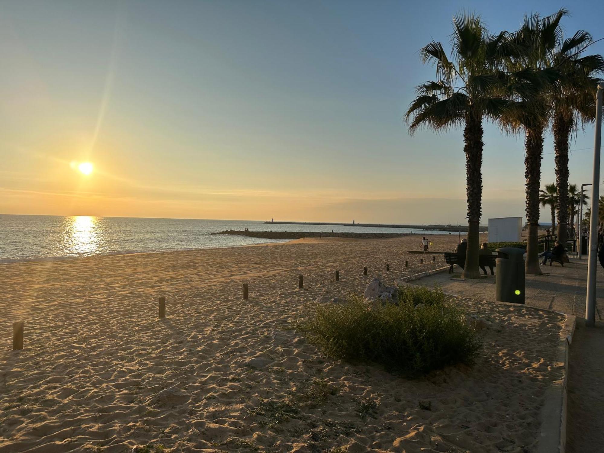 Quarteira Home Beach Ferias Tranquilas A 1Km Da Praia Totalmente Renovado Luaran gambar